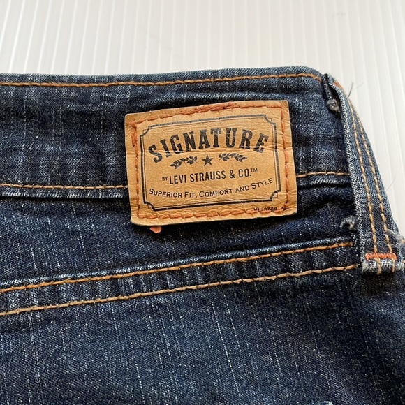 Levi Strauss & Co, at waist, dark wash, bootcut jean, women’s size 14 Short - Picture 4 of 13